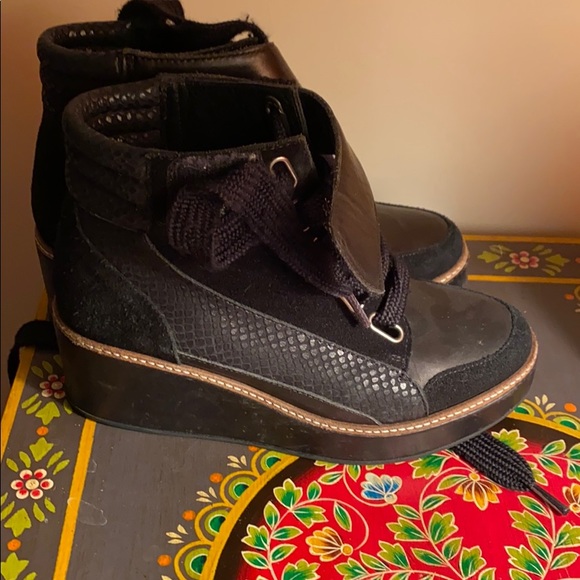 Surface to Air size 6 Shoes - Picture 3 of 5